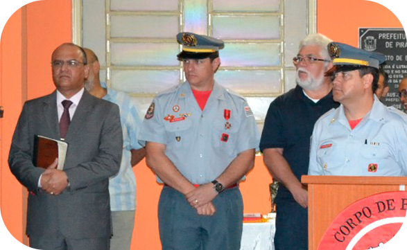 Hugo Barone como bombeiro